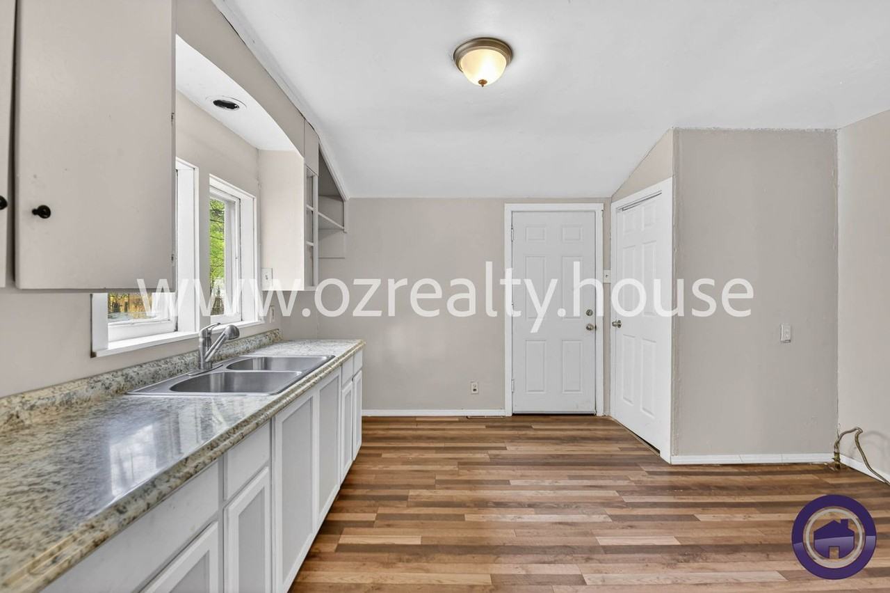 564 Williamsville Ave - Photo 5 of 15