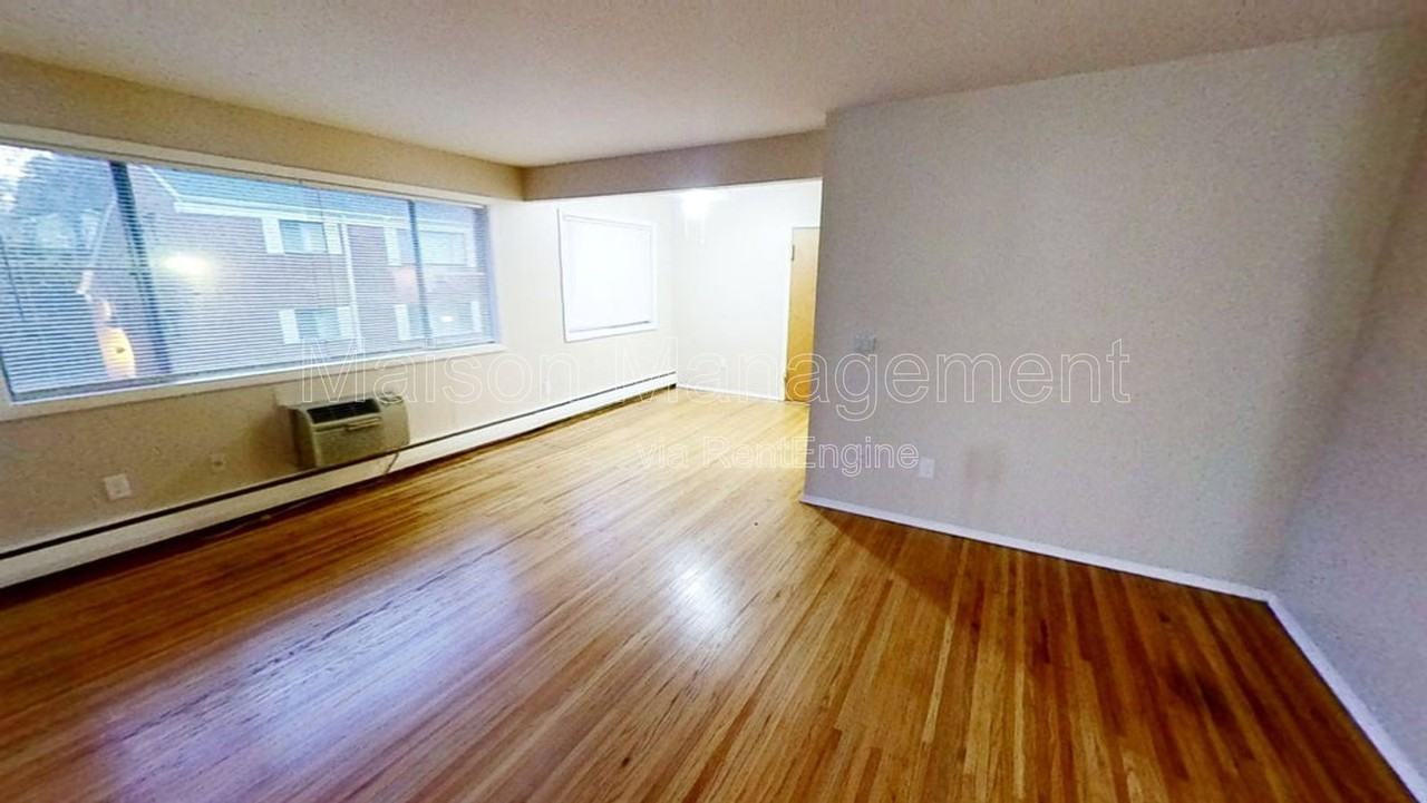 154 Woodhill Dr #3 - Photo 3 of 10