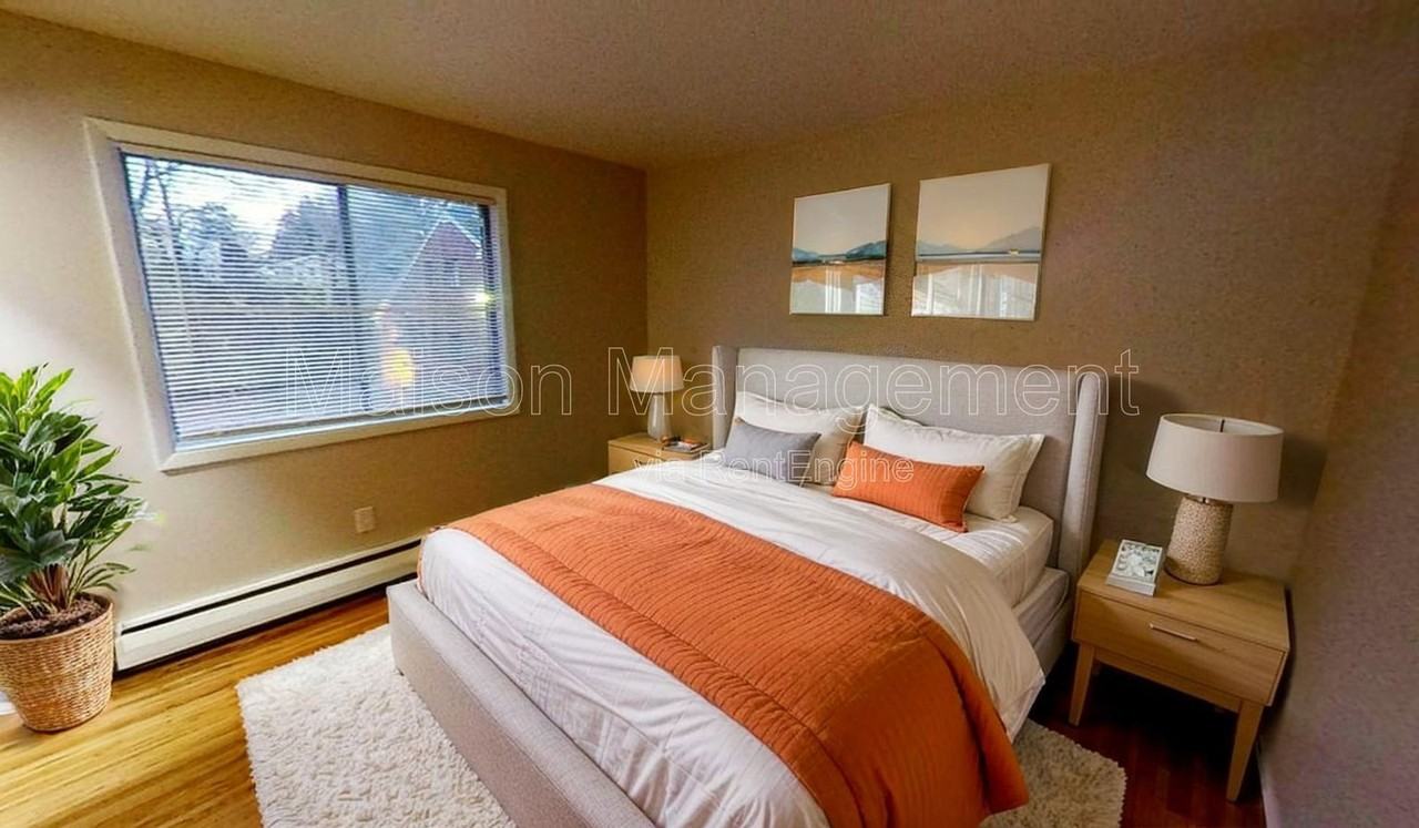 154 Woodhill Dr #3 - Photo 5 of 10