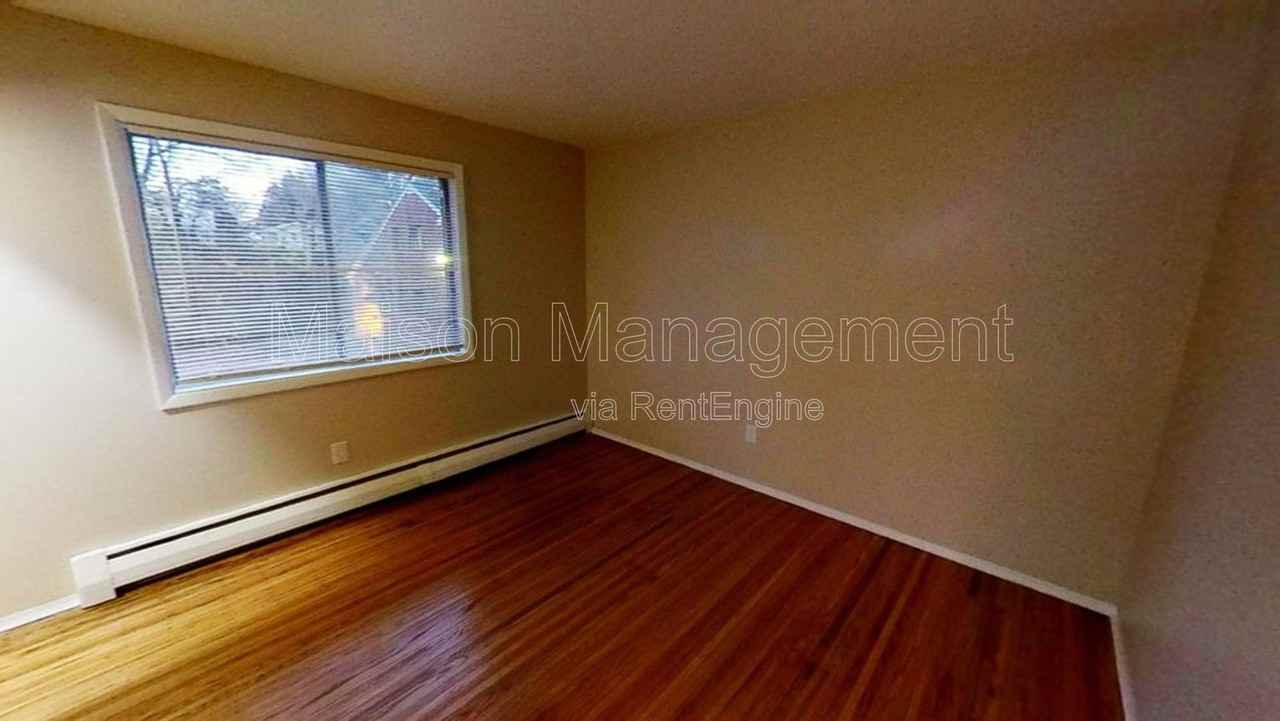 154 Woodhill Dr #3 - Photo 6 of 10