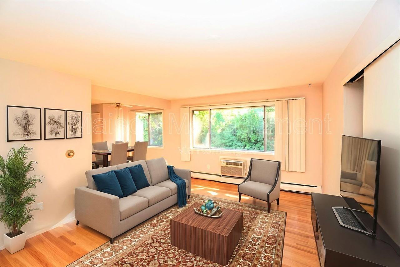 146 Woodhill Dr #6 - Photo 2 of 9