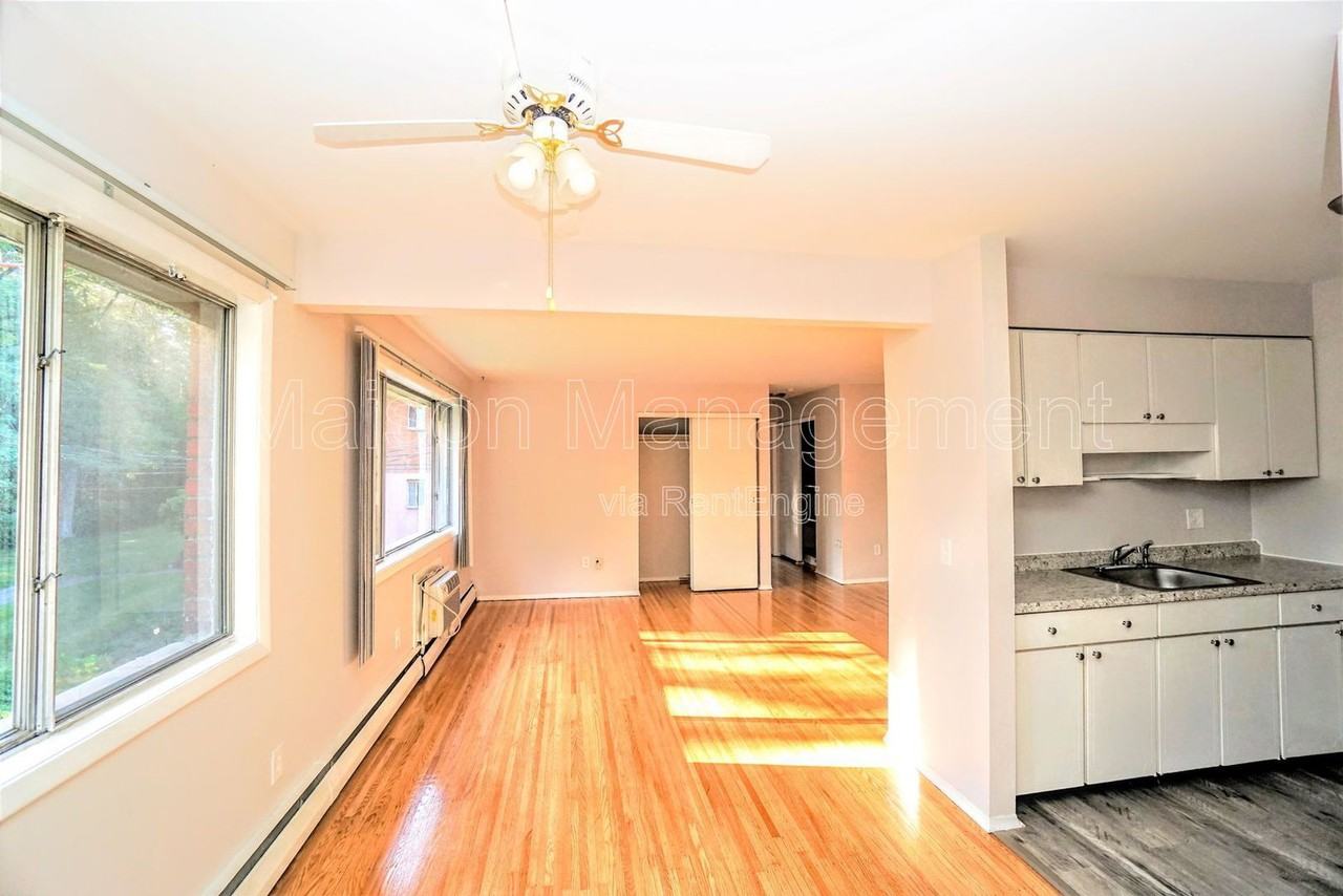 146 Woodhill Dr #6 - Photo 4 of 9
