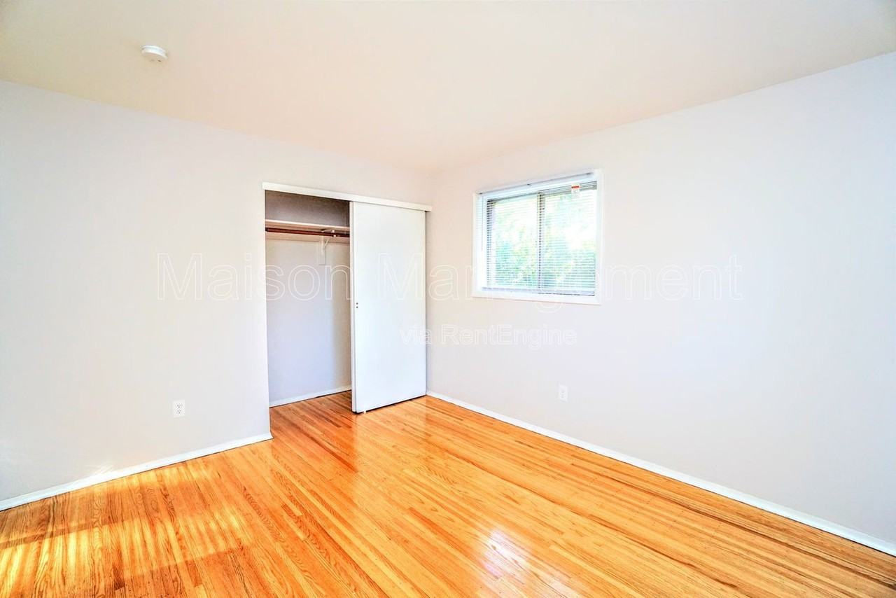 146 Woodhill Dr #6 - Photo 7 of 9