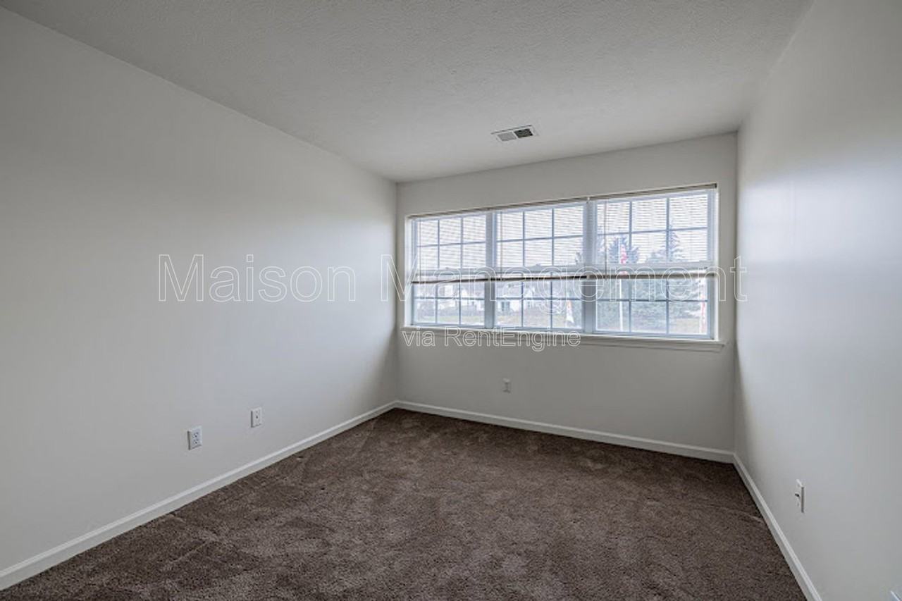 100 Green Tree Ln #227 - Photo 5 of 12