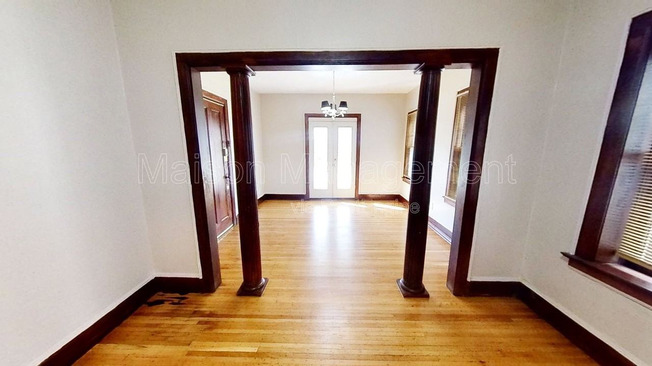 100 Laburnam Cres #1 - Photo 3 of 18