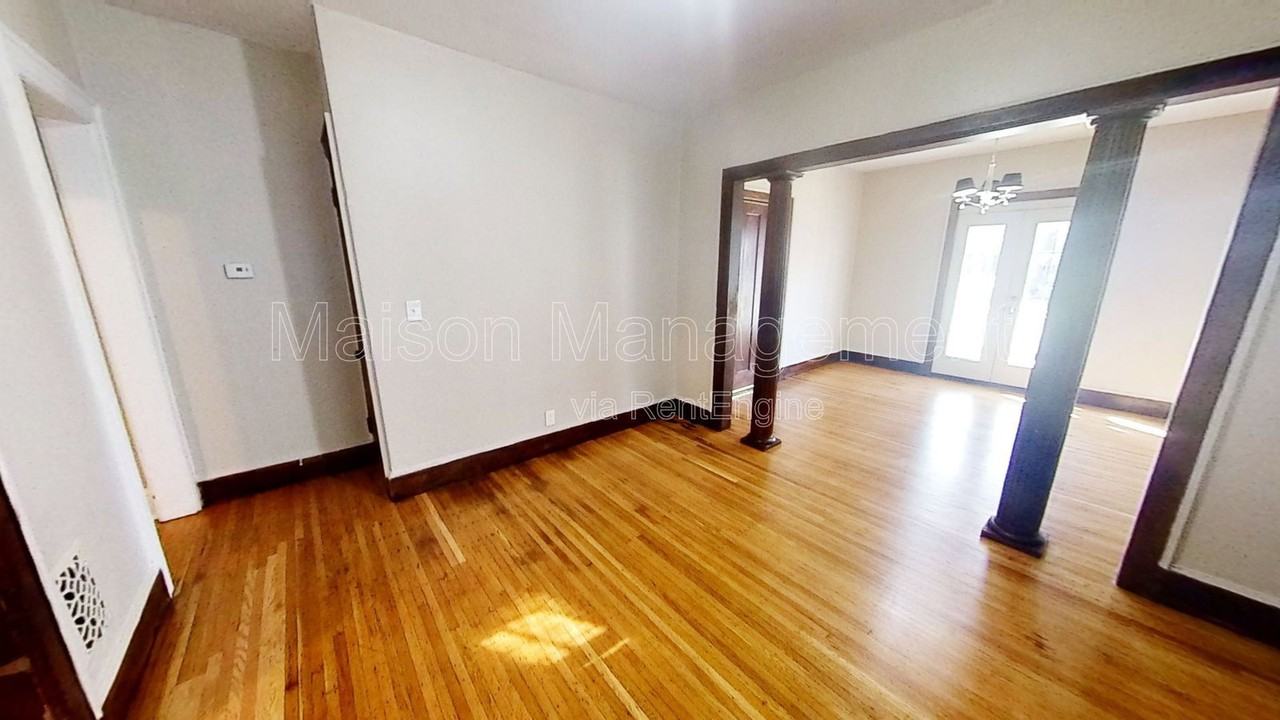 100 Laburnam Cres #1 - Photo 5 of 18