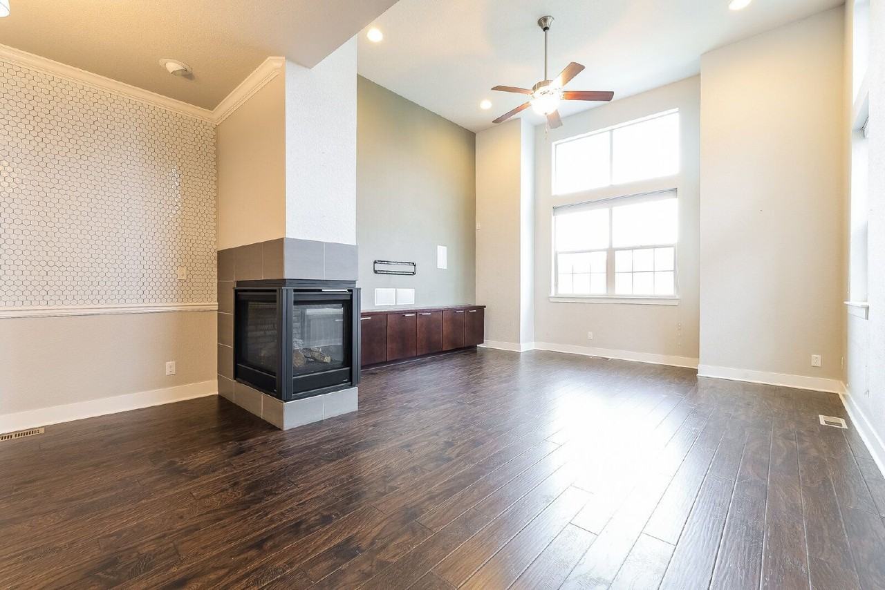 5437 Valentia St - Photo 4 of 18