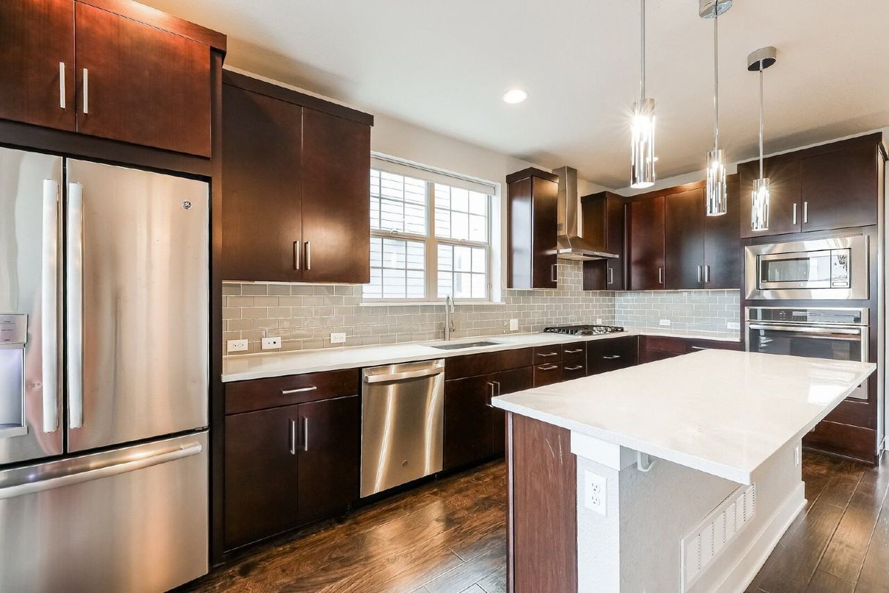 5437 Valentia St - Photo 5 of 18