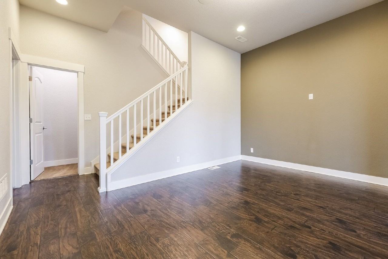 5437 Valentia St - Photo 3 of 18