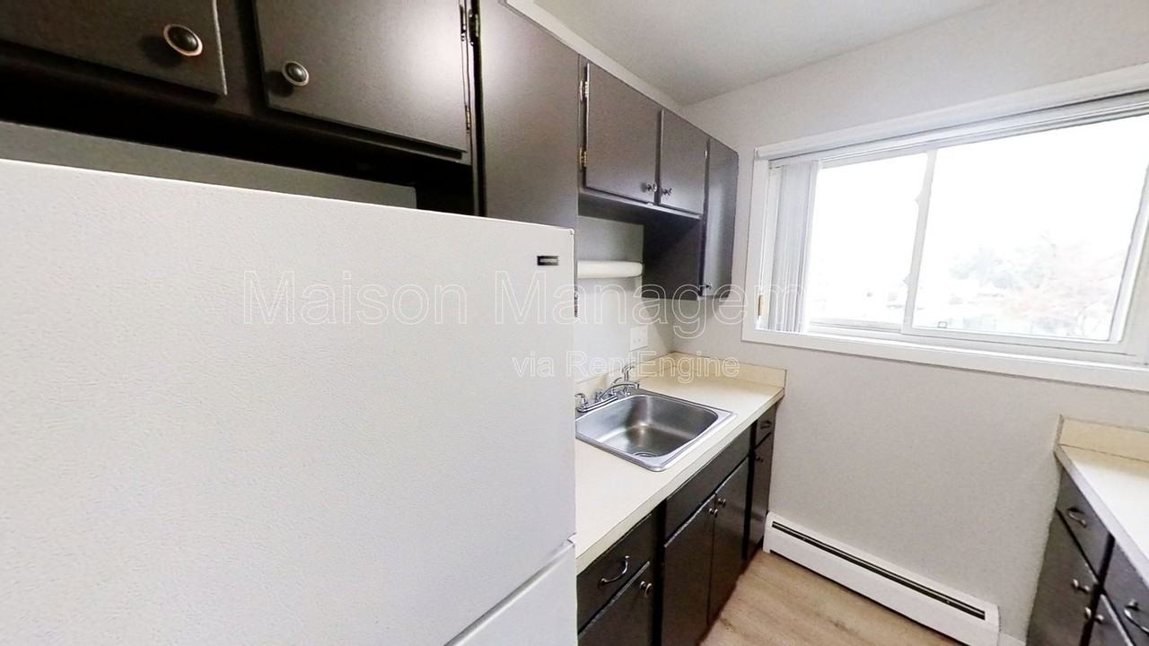 721 Cedarwood Ter #D - Photo 3 of 16