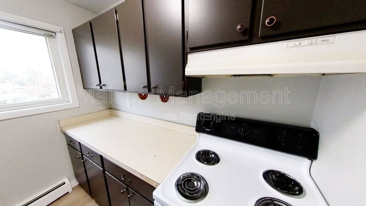 721 Cedarwood Ter #D - Photo 4 of 16