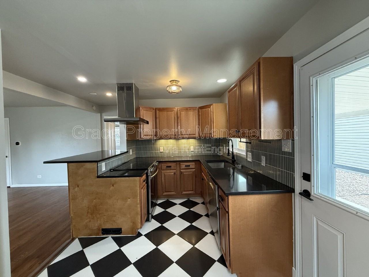 4648 S Lincoln St - Photo 5 of 21