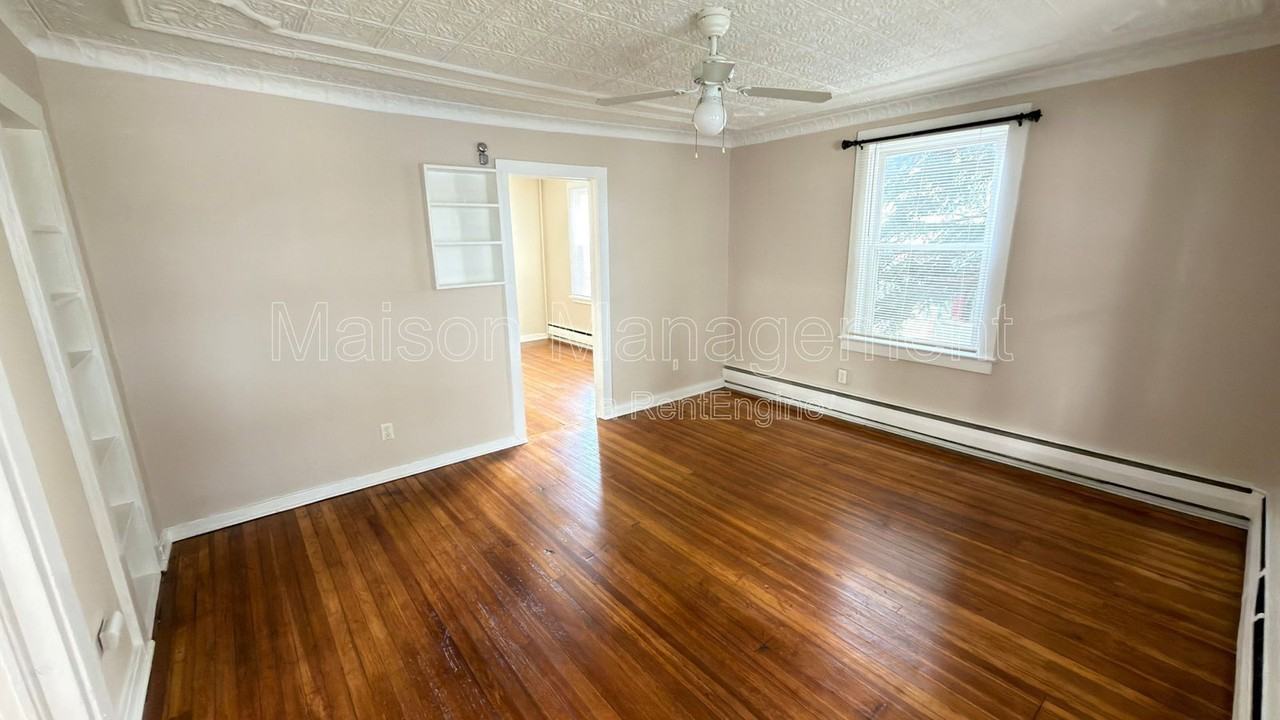 175 Pearl St #1 - Photo 3 of 19