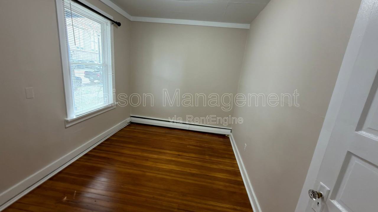 175 Pearl St #1 - Photo 5 of 19