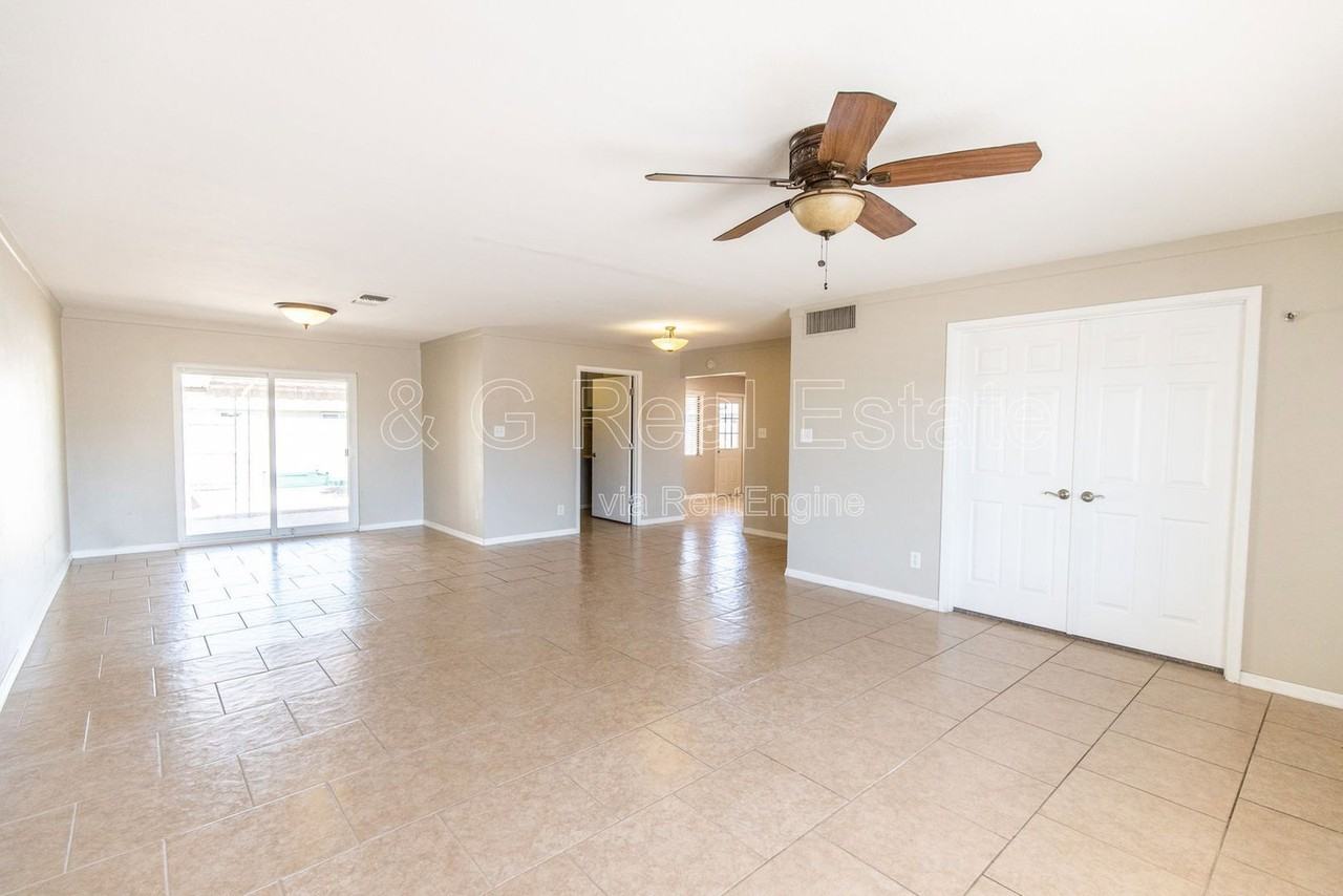 8050 E Clarendon Ave - Photo 4 of 18