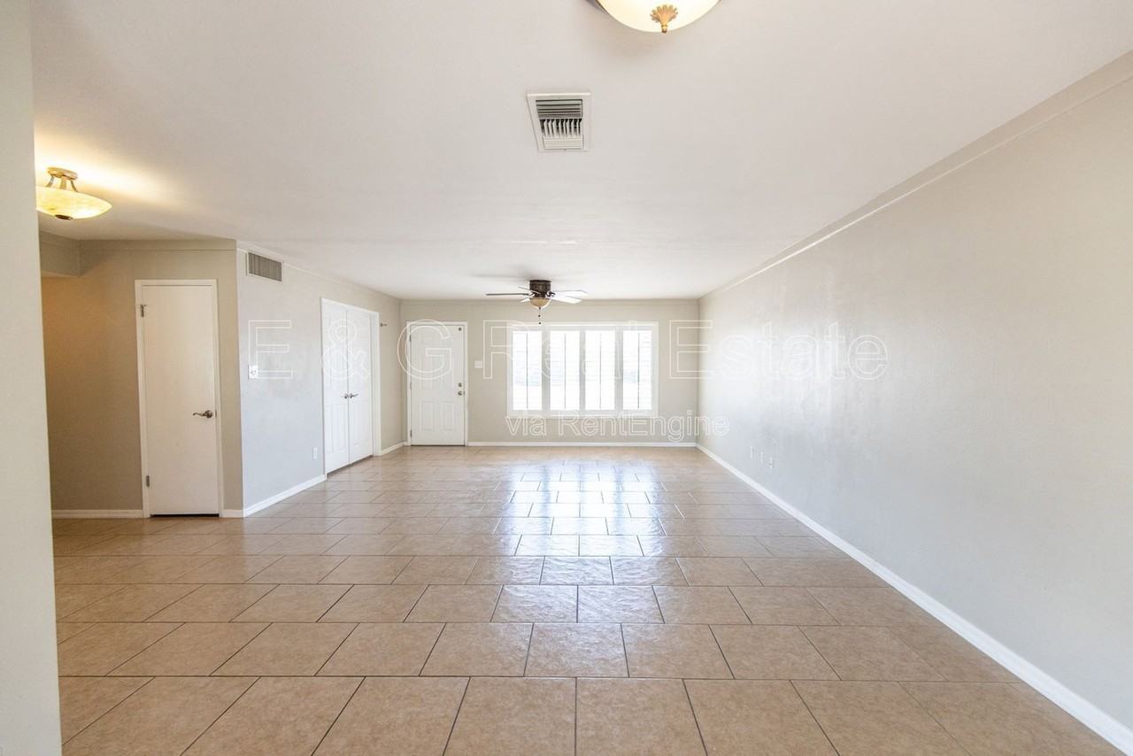 8050 E Clarendon Ave - Photo 5 of 18