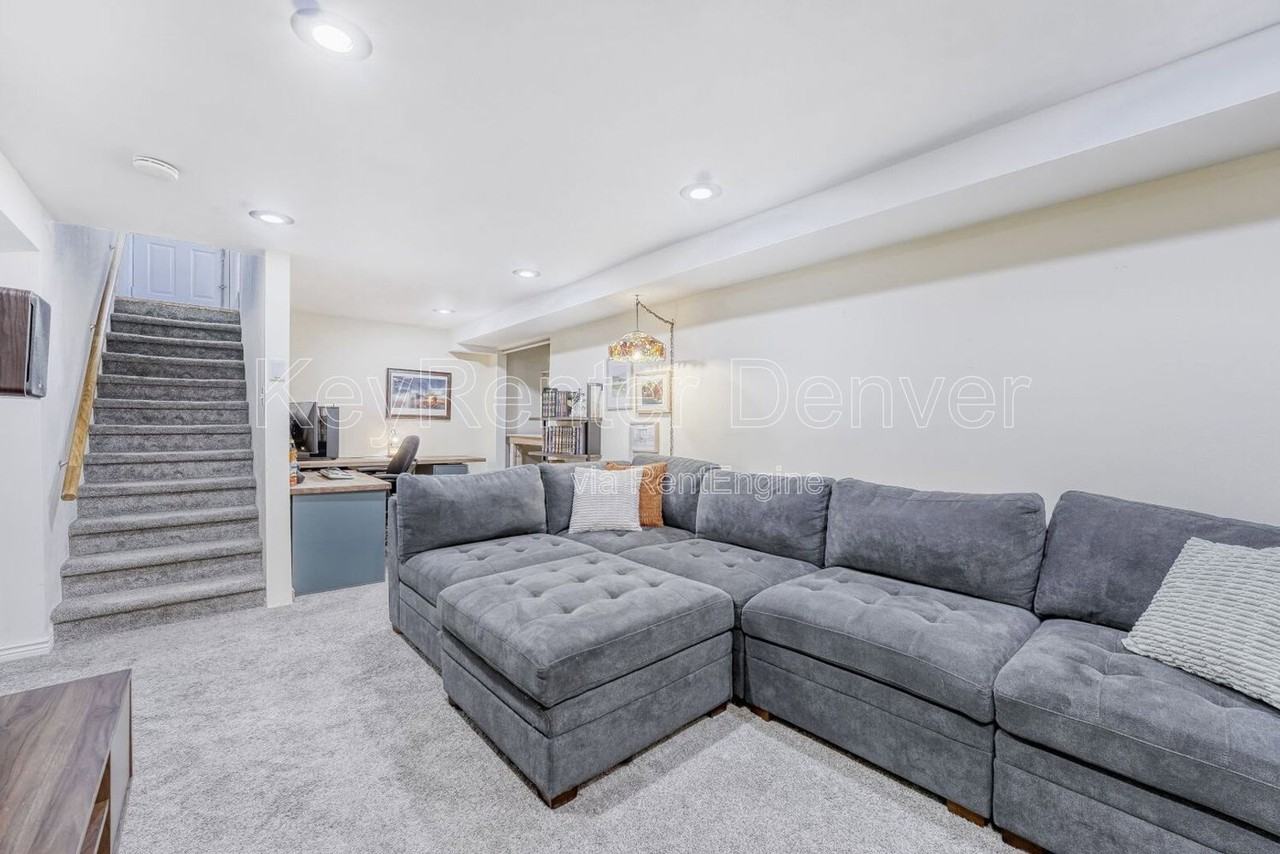 3252 Niagara St - Photo 3 of 17