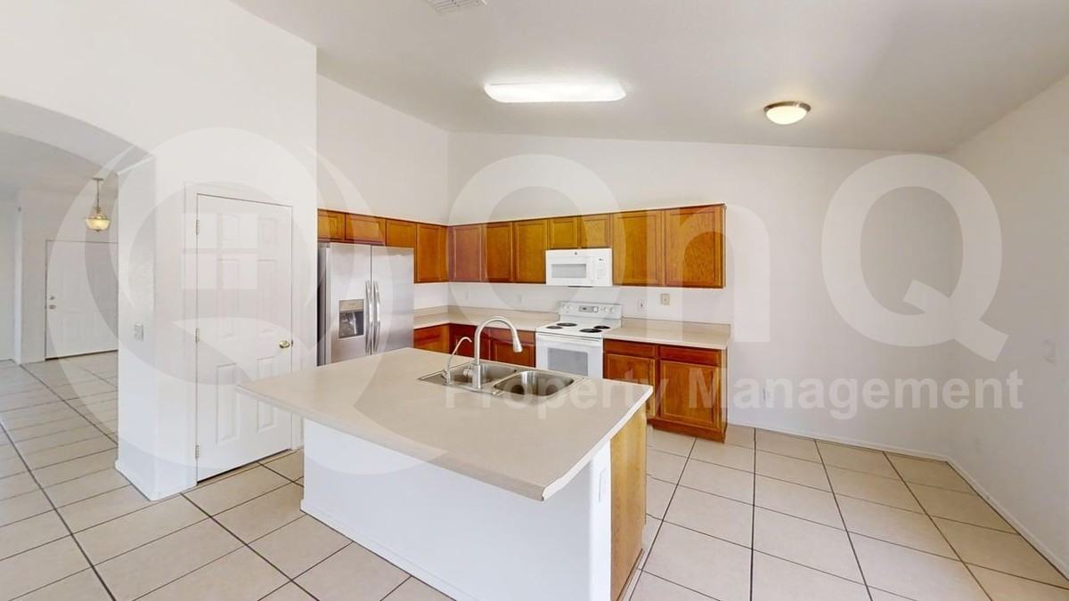 625 E Rancho Viejo Loop - Photo 3 of 24
