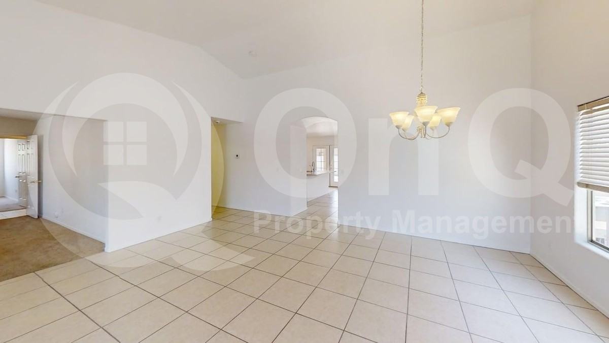 625 E Rancho Viejo Loop - Photo 4 of 24