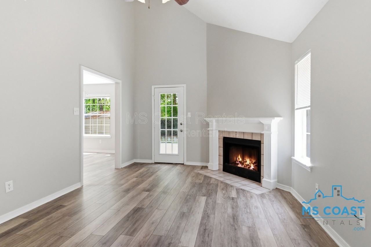 11136 Windsor Hill Dr - Photo 3 of 23