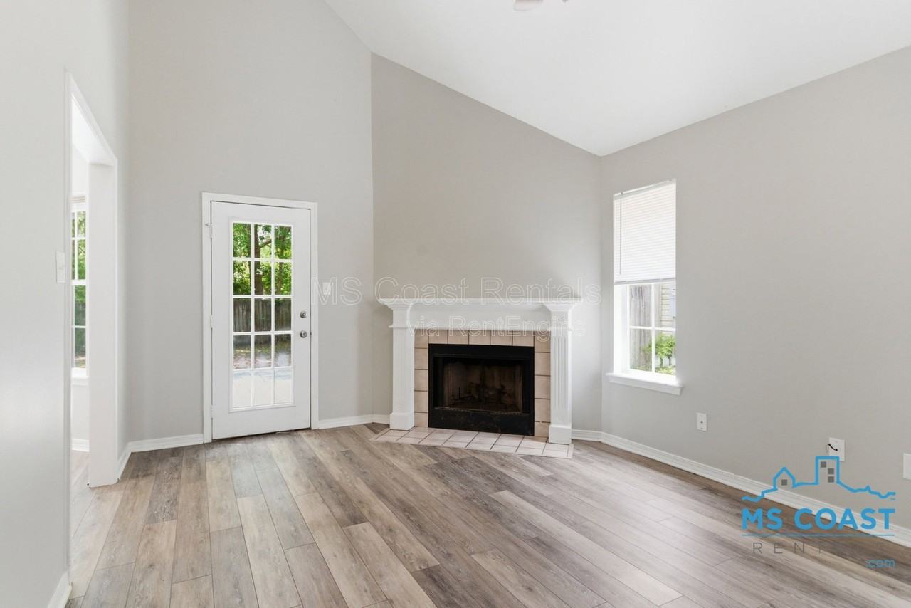 11136 Windsor Hill Dr - Photo 4 of 23
