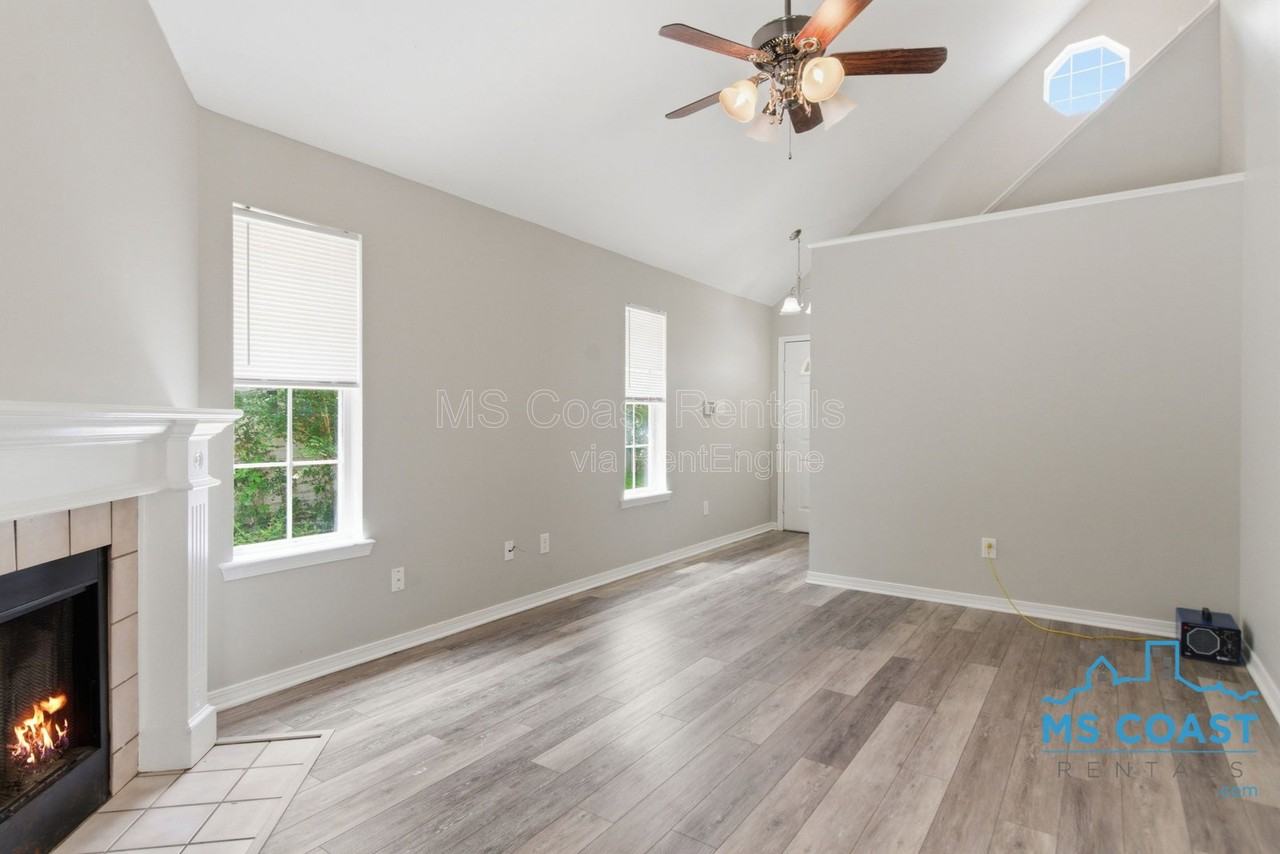 11136 Windsor Hill Dr - Photo 5 of 23