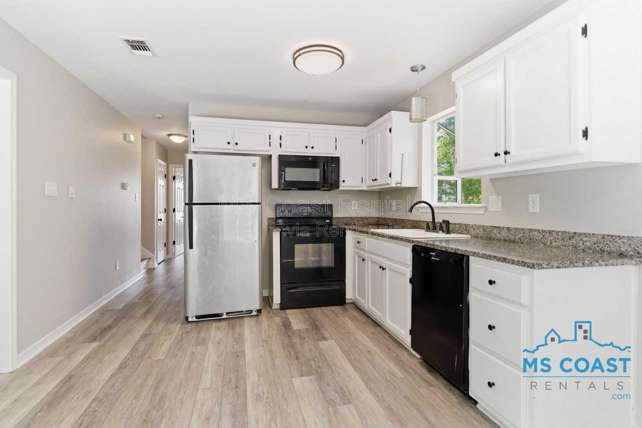 11136 Windsor Hill Dr - Photo 7 of 23