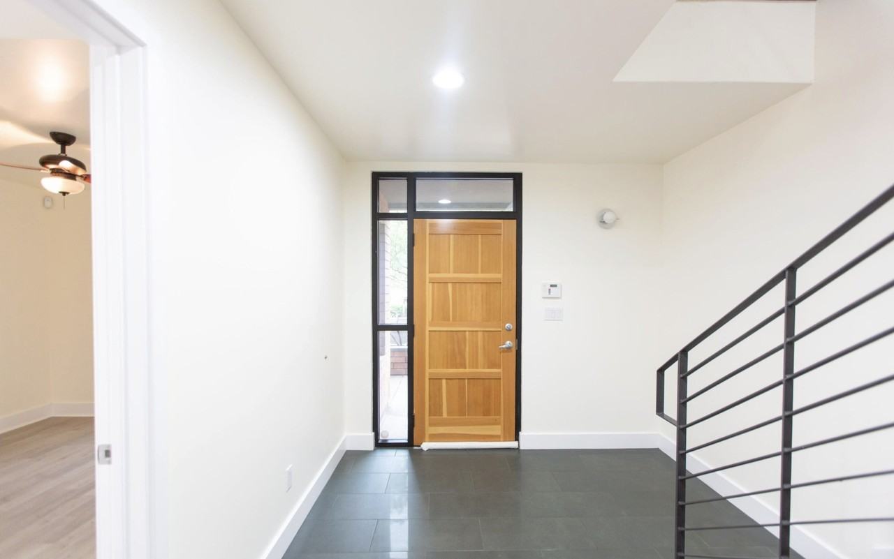 1300 W 5th St #1009 - Photo 3 of 15