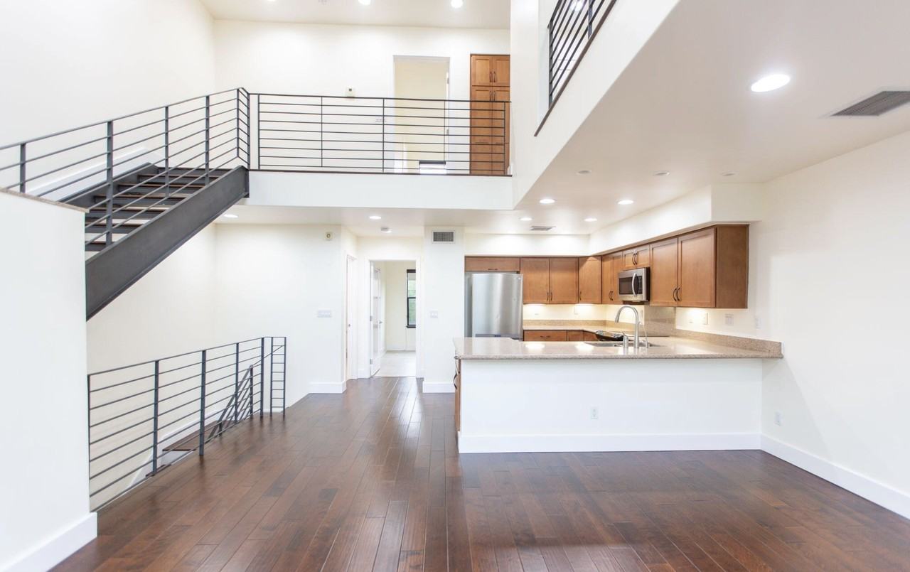 1300 W 5th St #1009 - Photo 4 of 15
