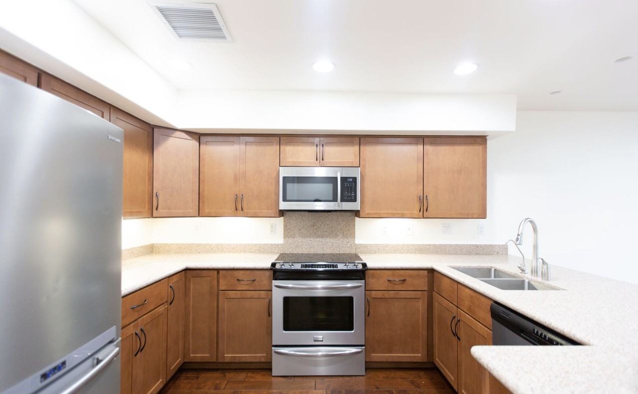 1300 W 5th St #1009 - Photo 5 of 15