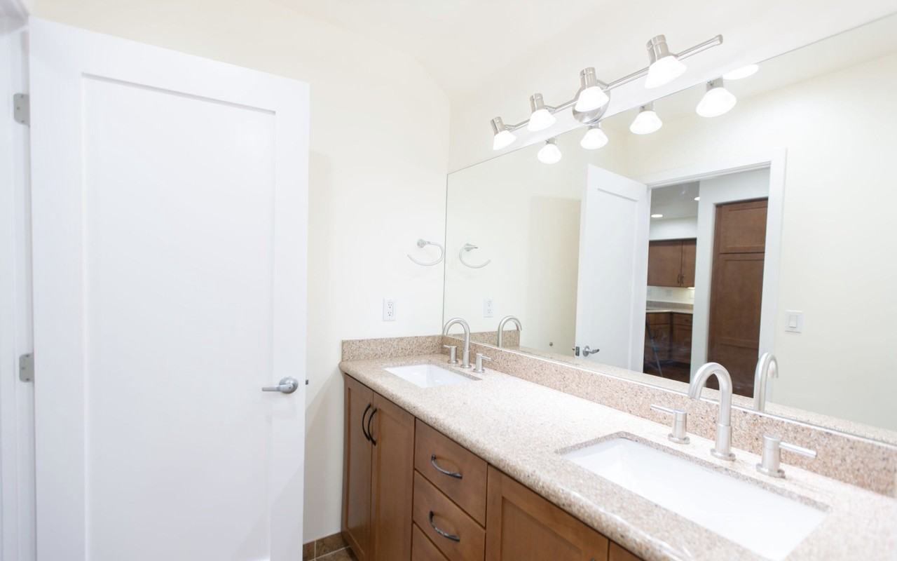 1300 W 5th St #1009 - Photo 7 of 15
