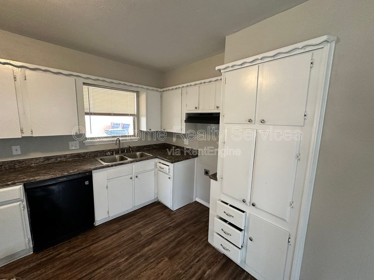 4325 Nw 55th St - Photo 2 of 14