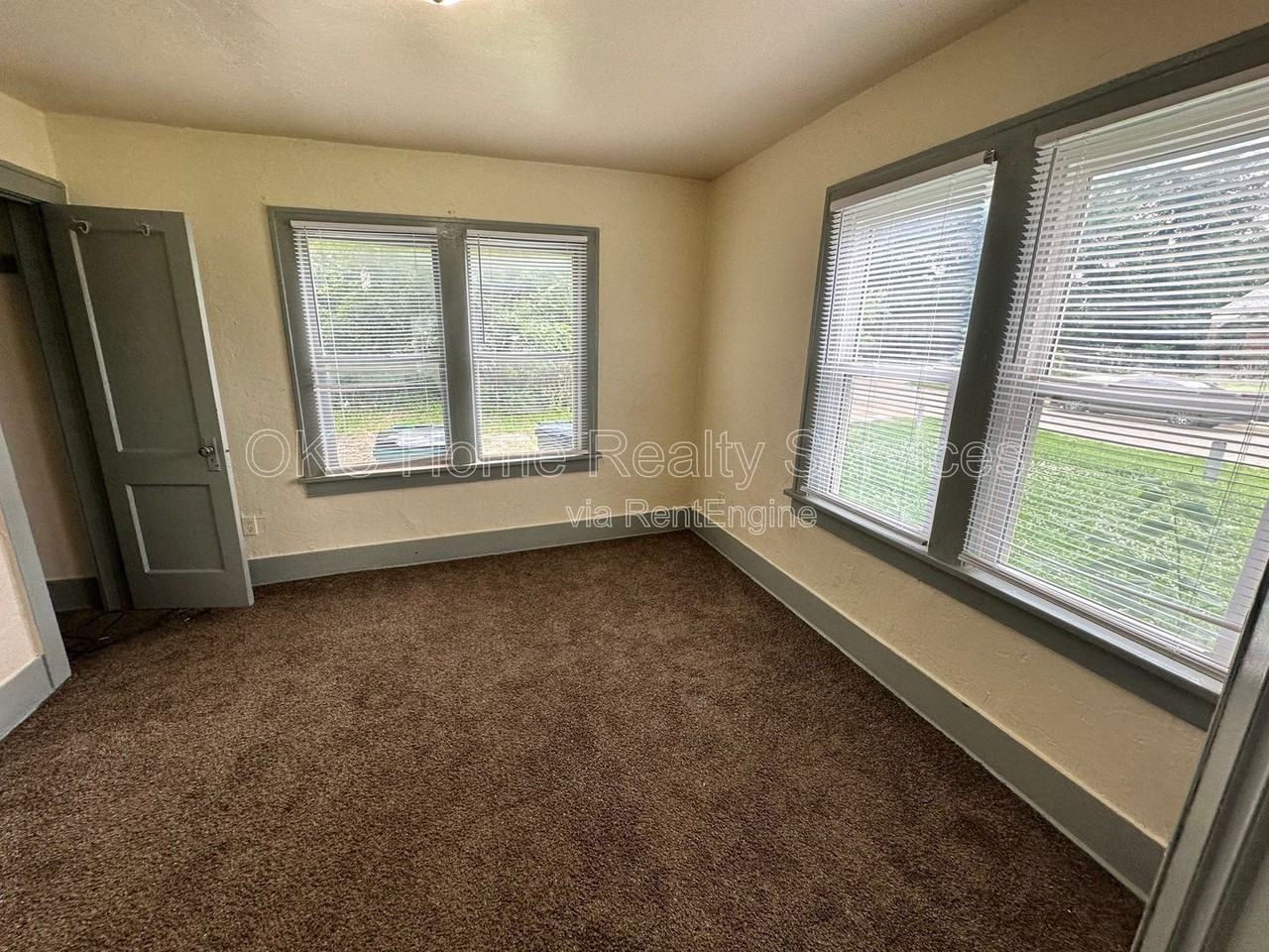 2114 Glen Ellyn St - Photo 3 of 14