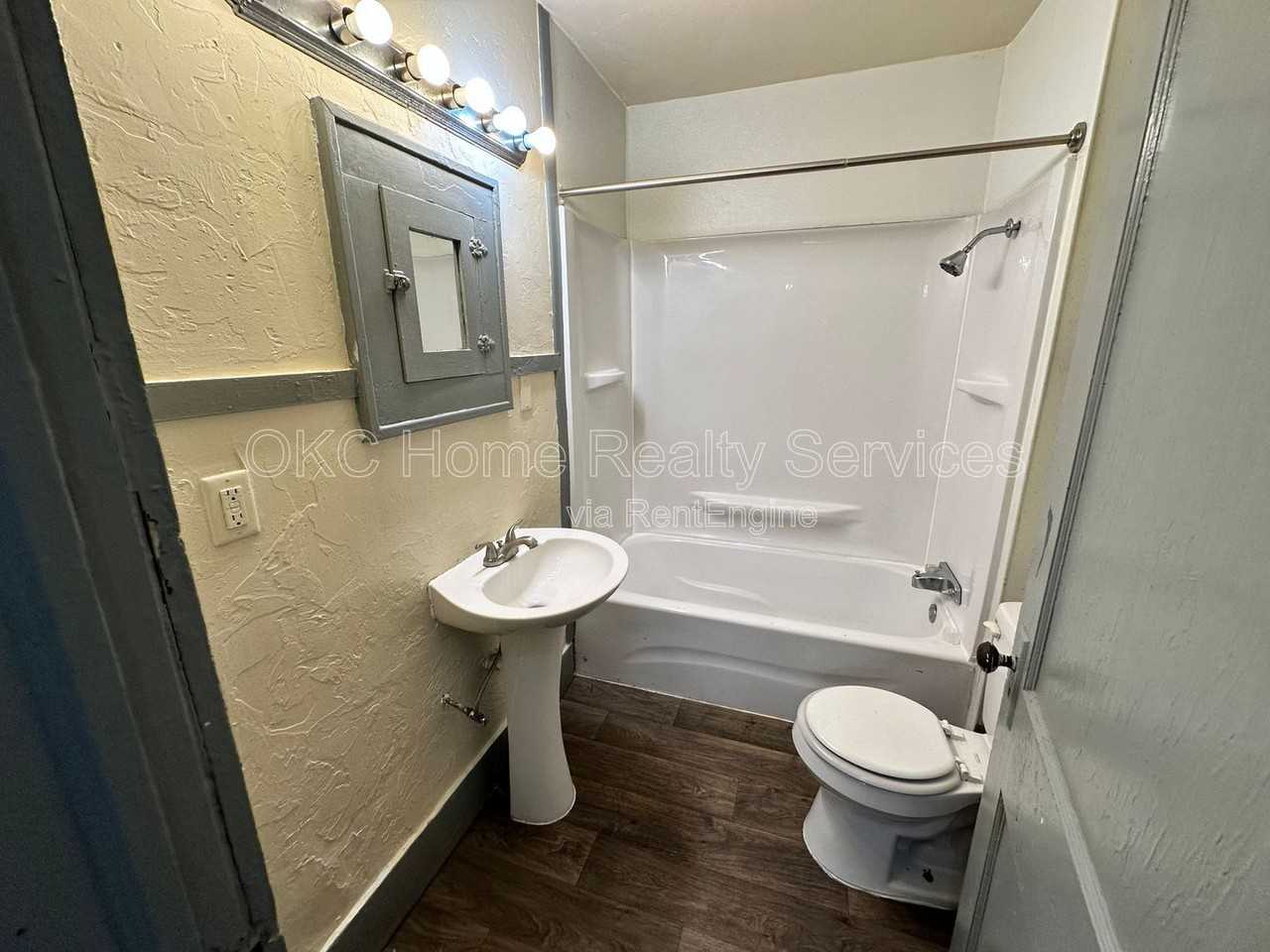 2114 Glen Ellyn St - Photo 6 of 14