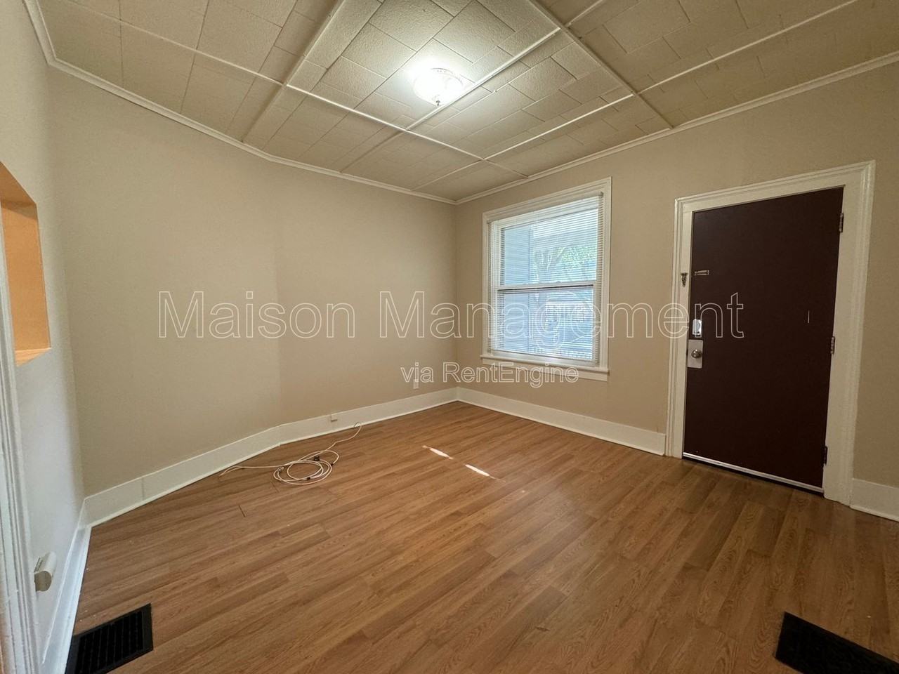 279 S Goodman St - Photo 5 of 17