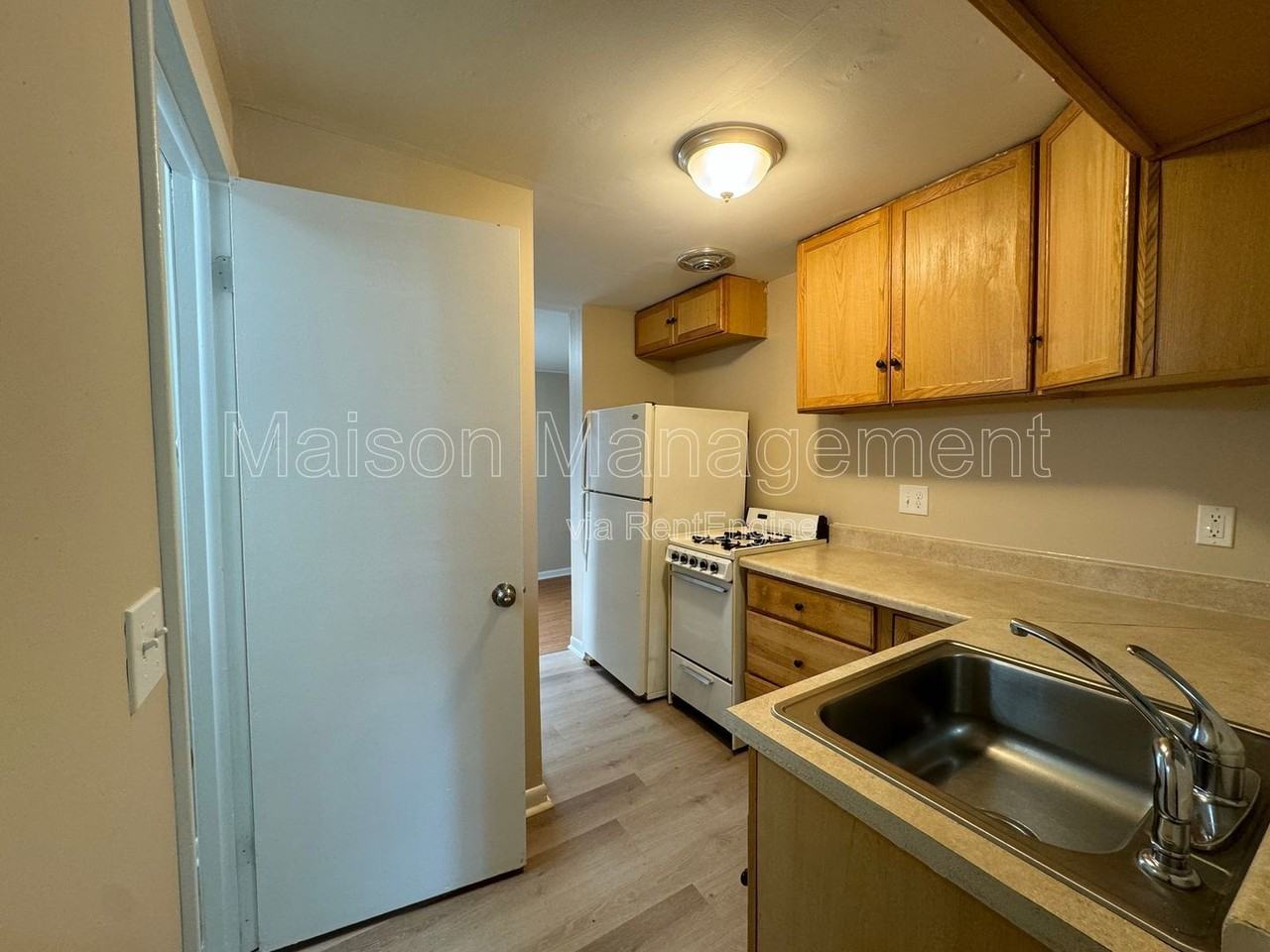 279 S Goodman St - Photo 6 of 17