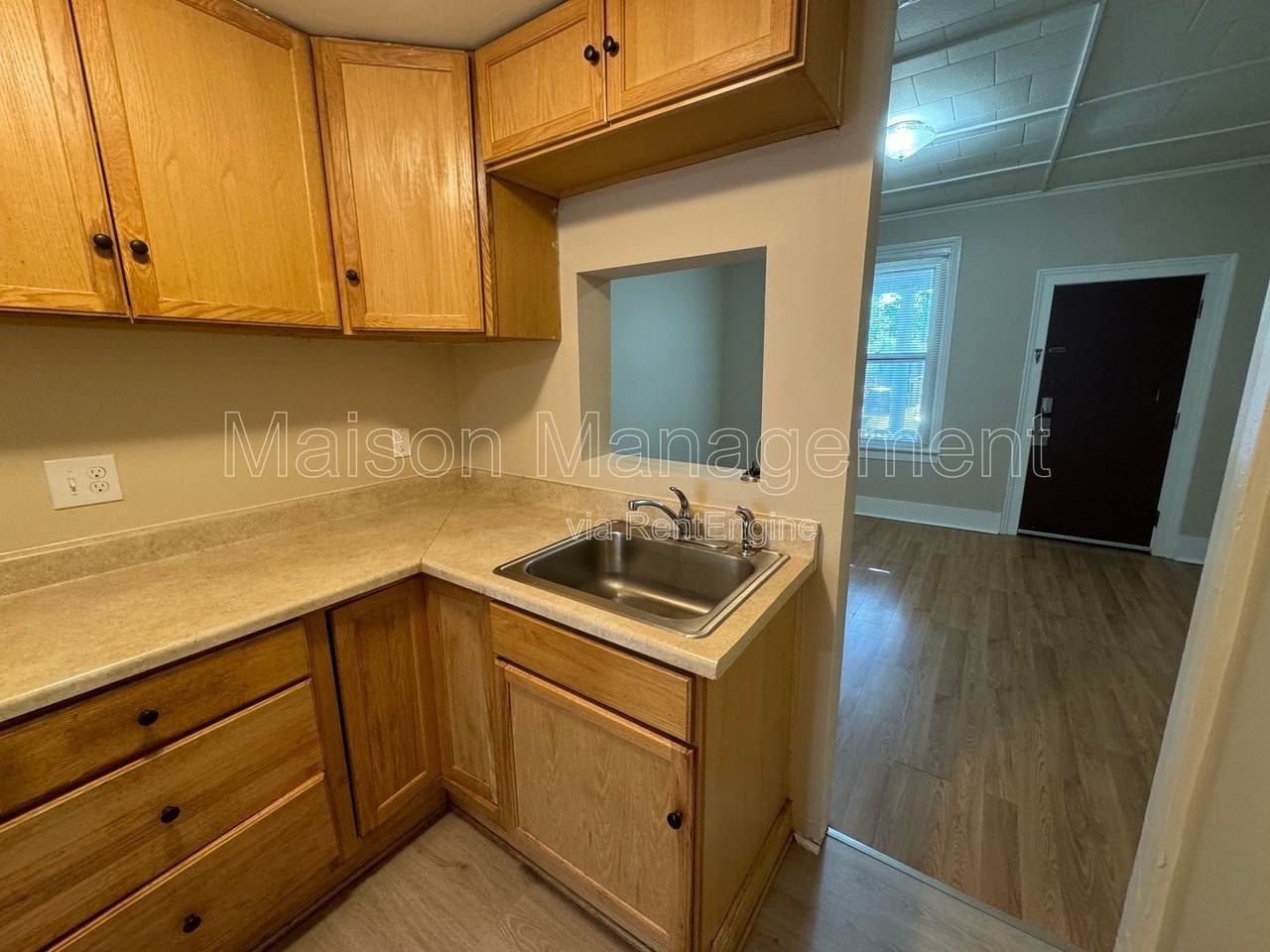 279 S Goodman St - Photo 7 of 17