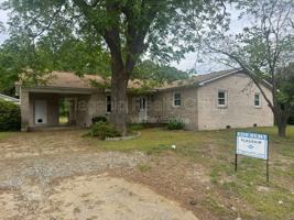 featured image of 435 Frank St