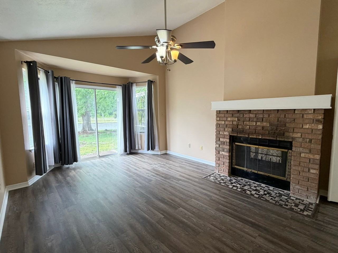 625 Remington Oak Dr - Photo 5 of 23