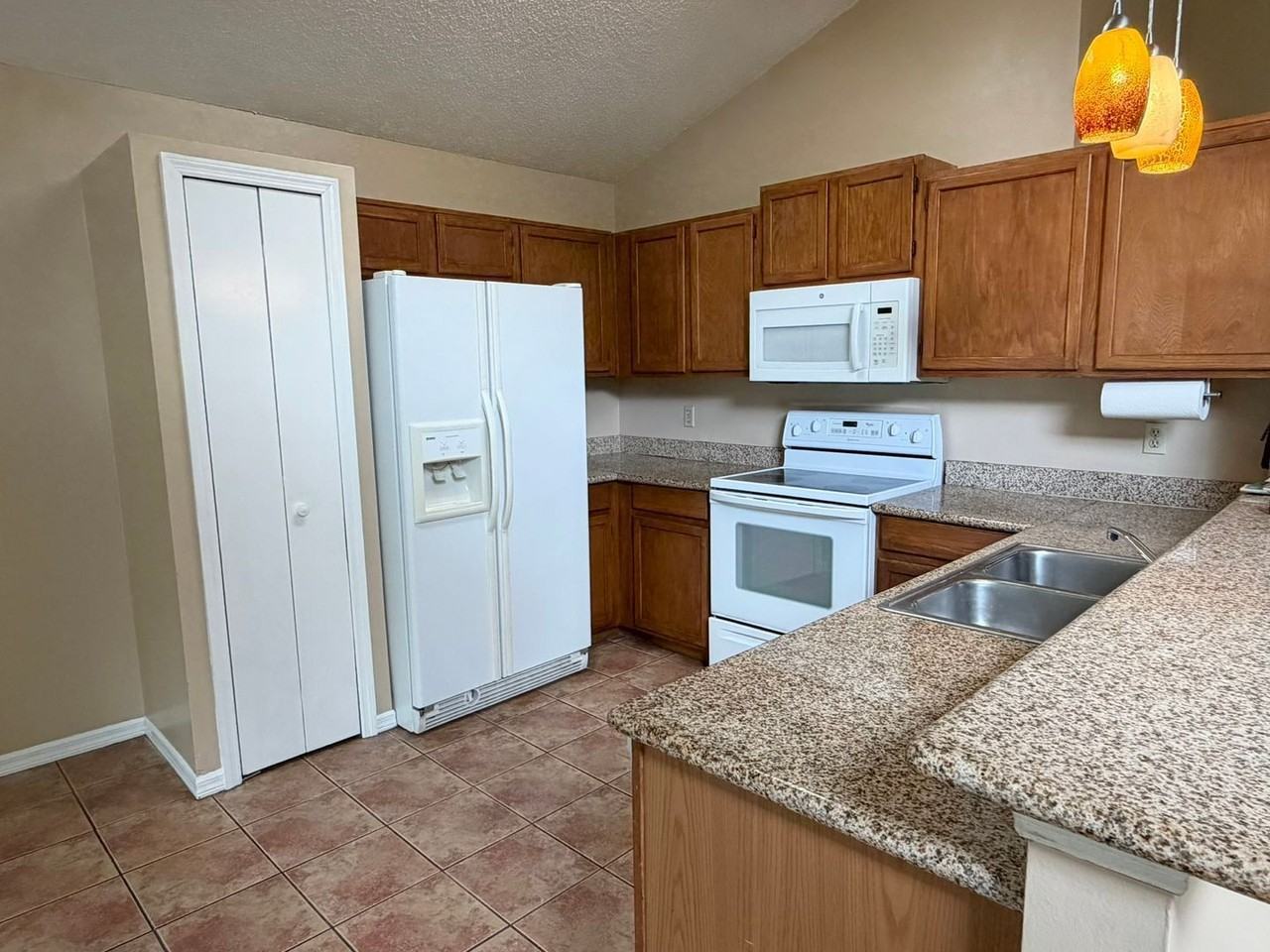 625 Remington Oak Dr - Photo 7 of 23