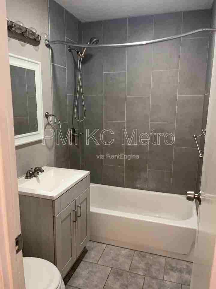 8304 E 110th Ter - Photo 2 of 19