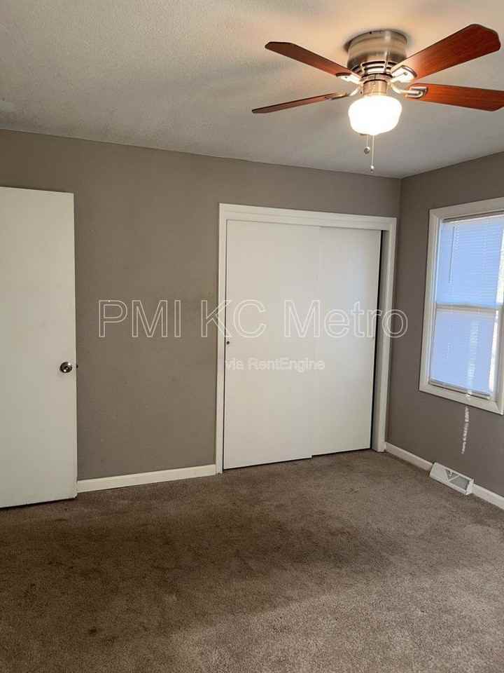 8304 E 110th Ter - Photo 3 of 19