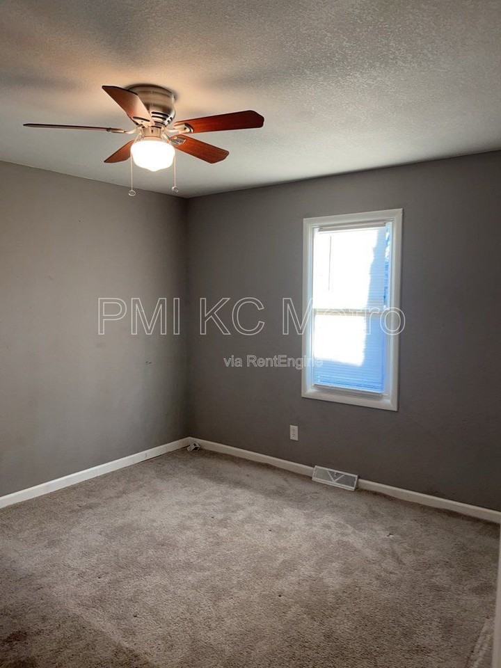 8304 E 110th Ter - Photo 4 of 19