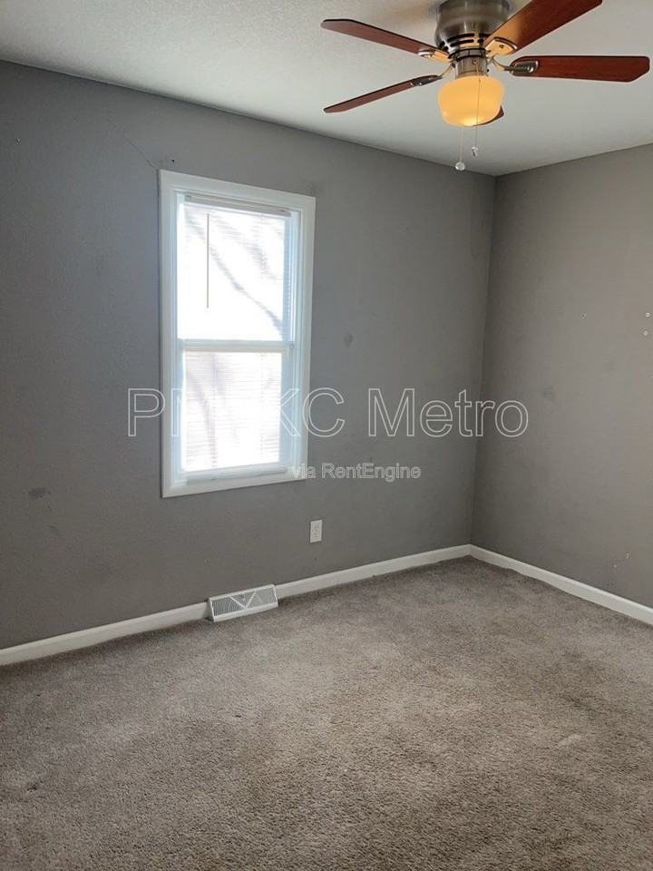 8304 E 110th Ter - Photo 7 of 19