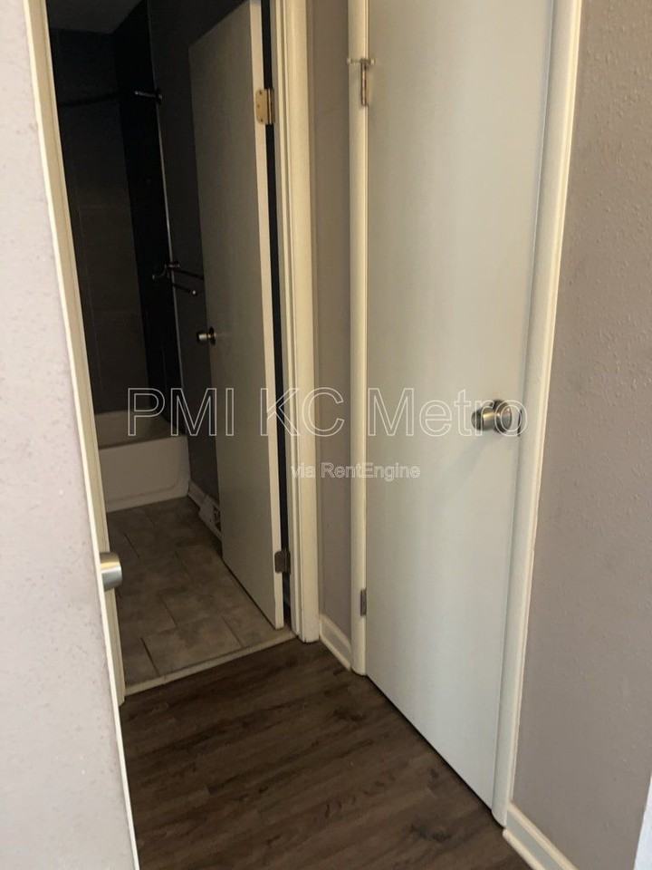 8304 E 110th Ter - Photo 3 of 23