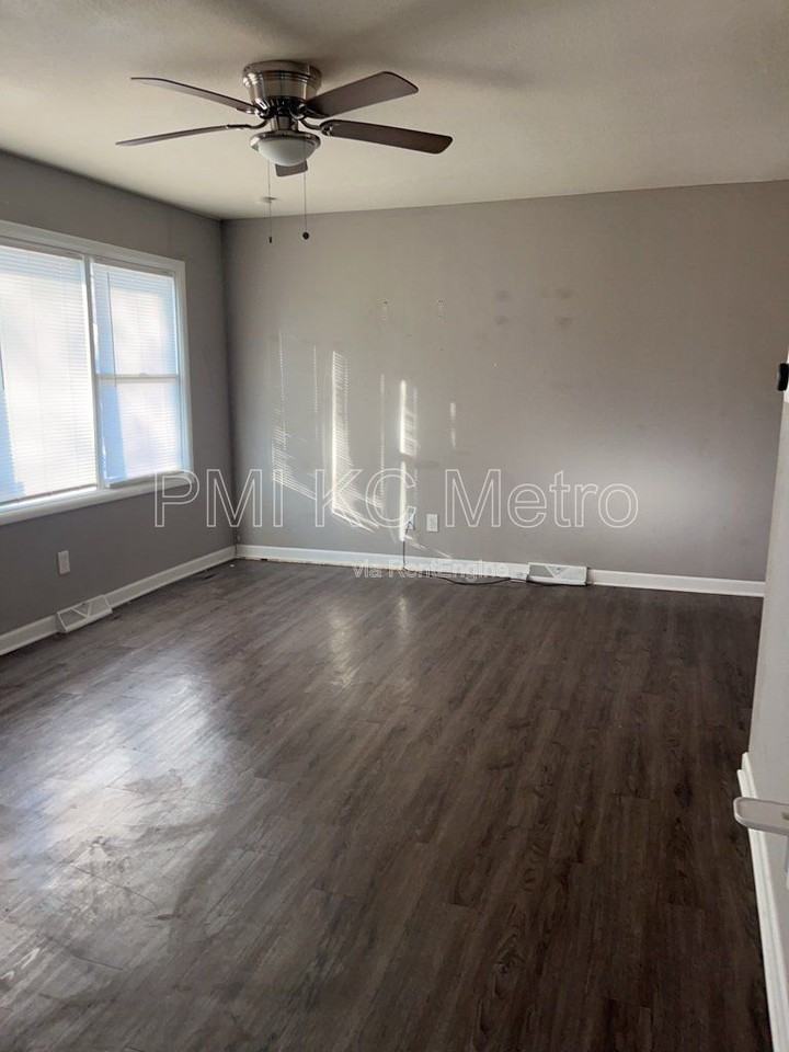 8304 E 110th Ter - Photo 6 of 23