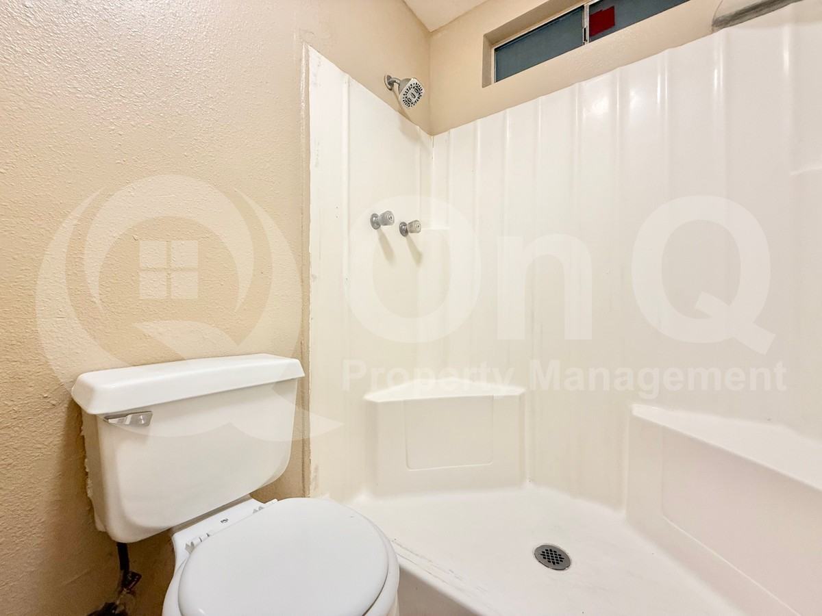 6630 S 42nd St - Photo 4 of 28