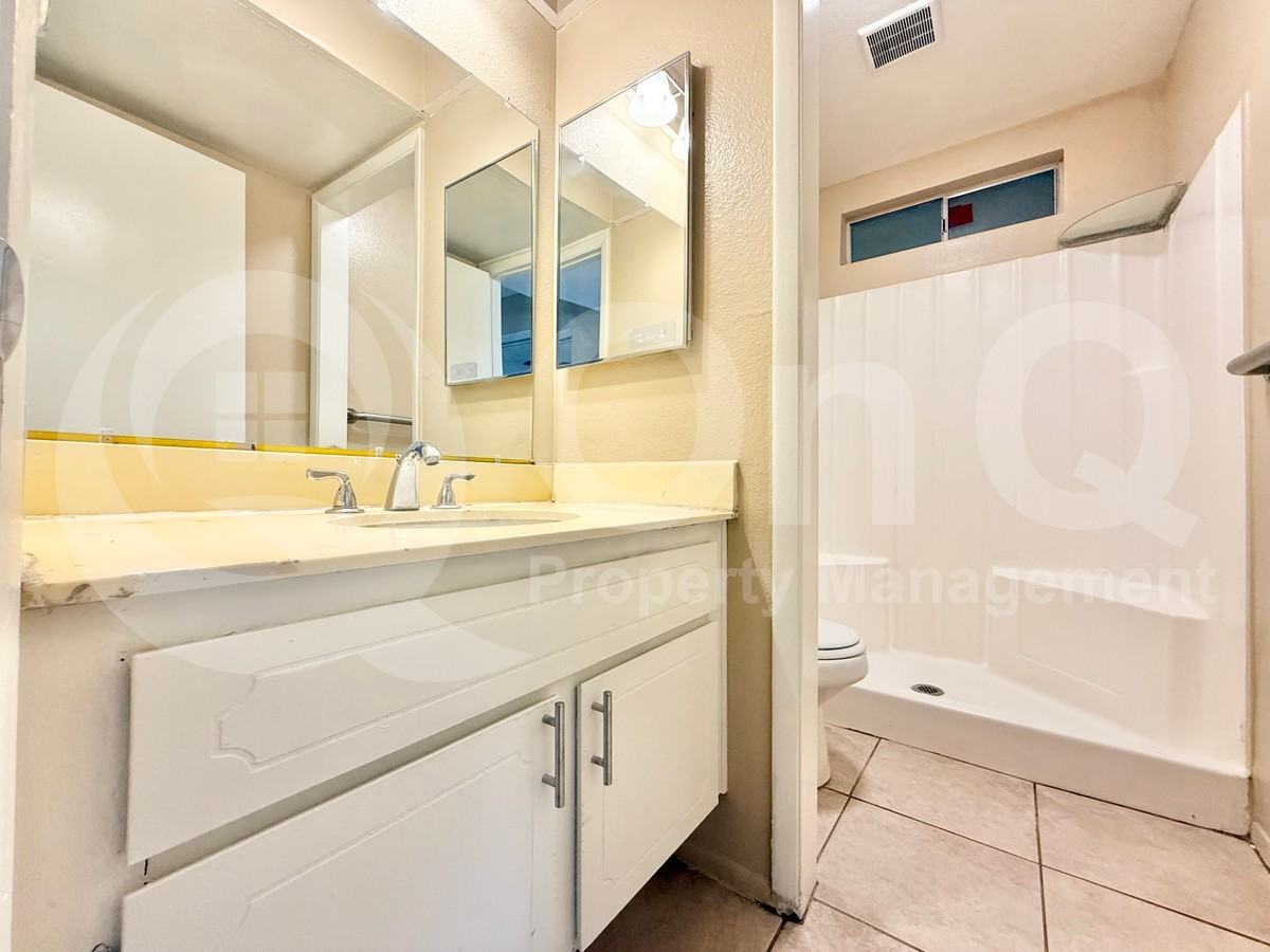 6630 S 42nd St - Photo 5 of 28