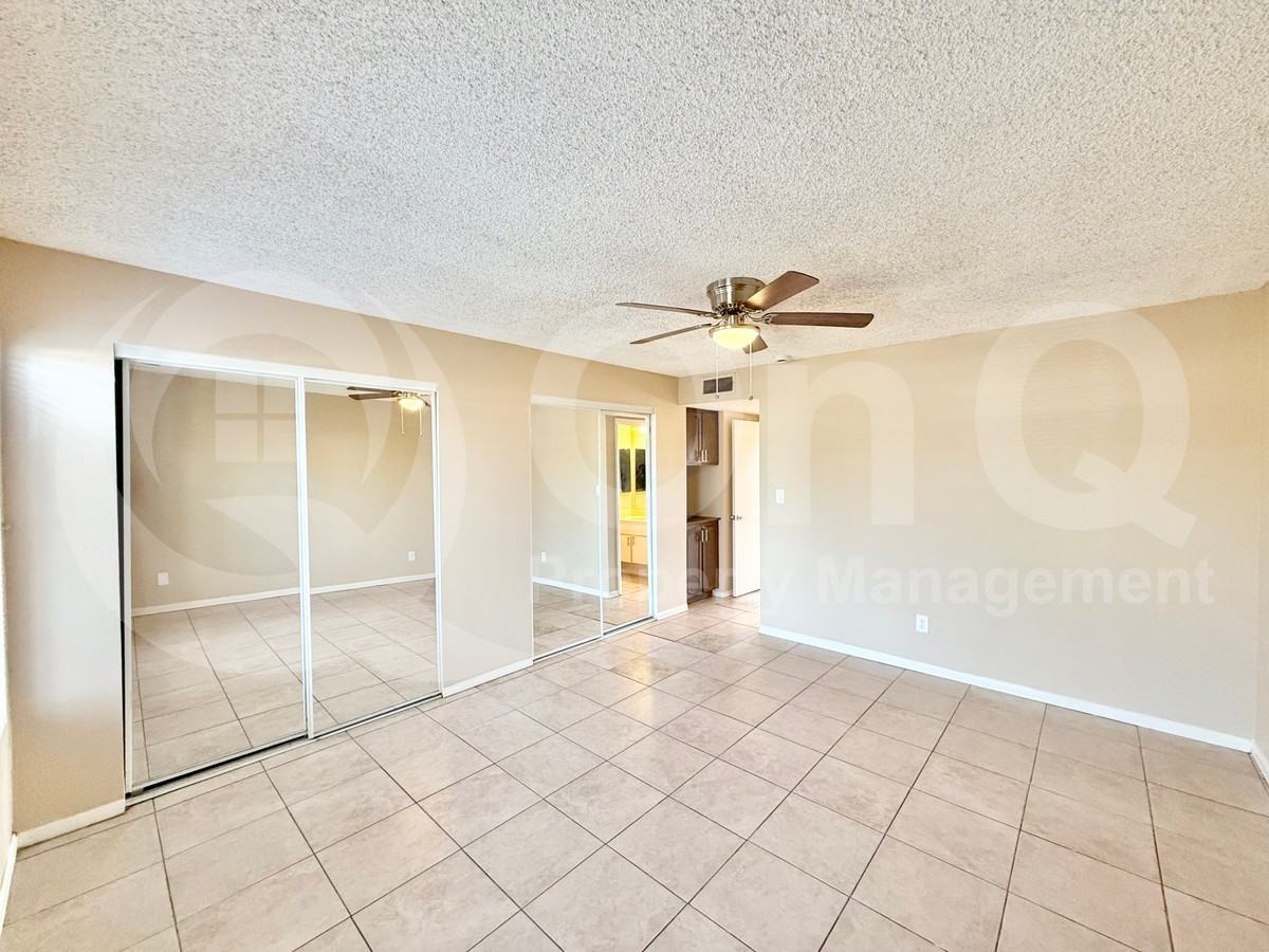 6630 S 42nd St - Photo 6 of 28