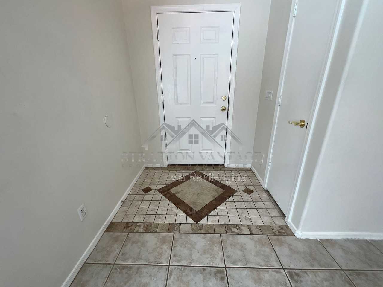 16612 W Cottonwood St - Photo 4 of 29